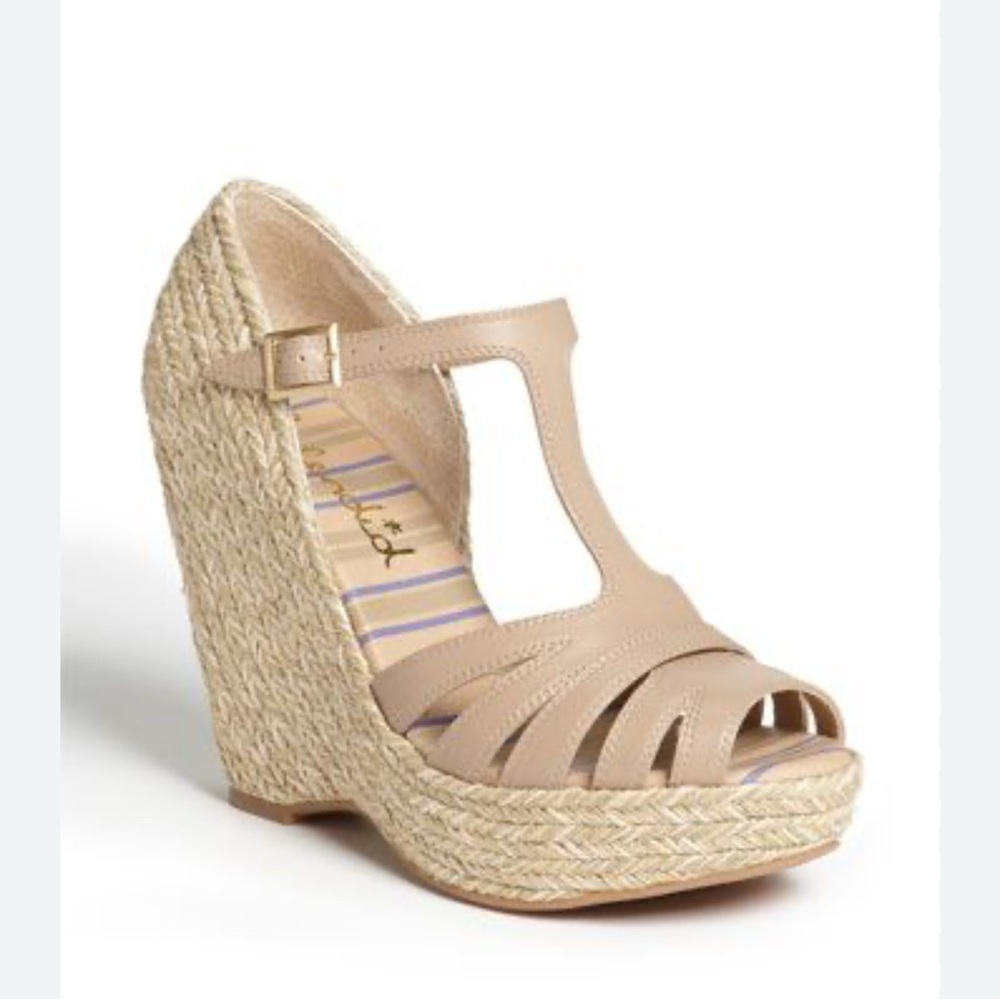 Splendid Beige Wedge Sandals. Size 7